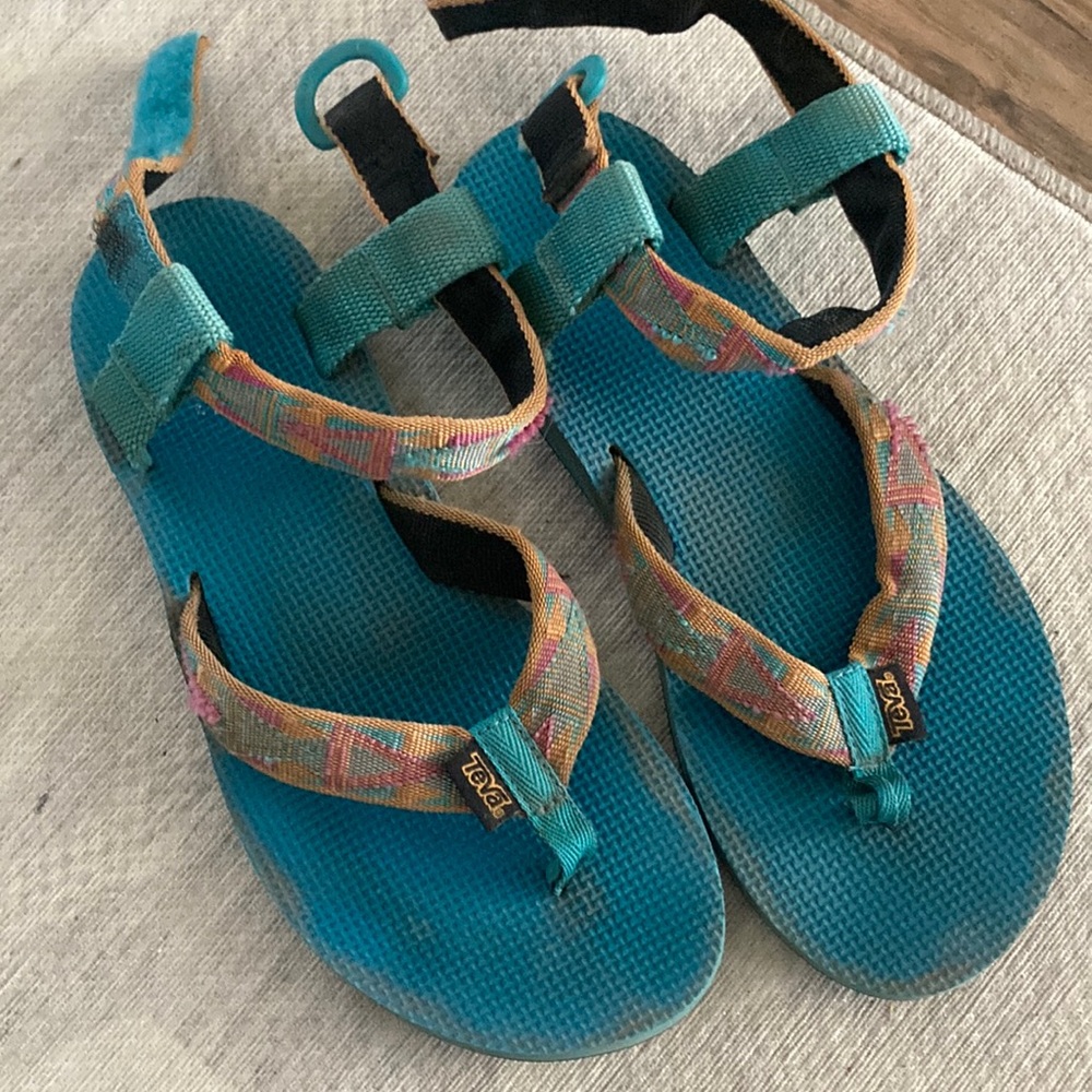 Teva Multicolor Strap 🩴 fun colors
